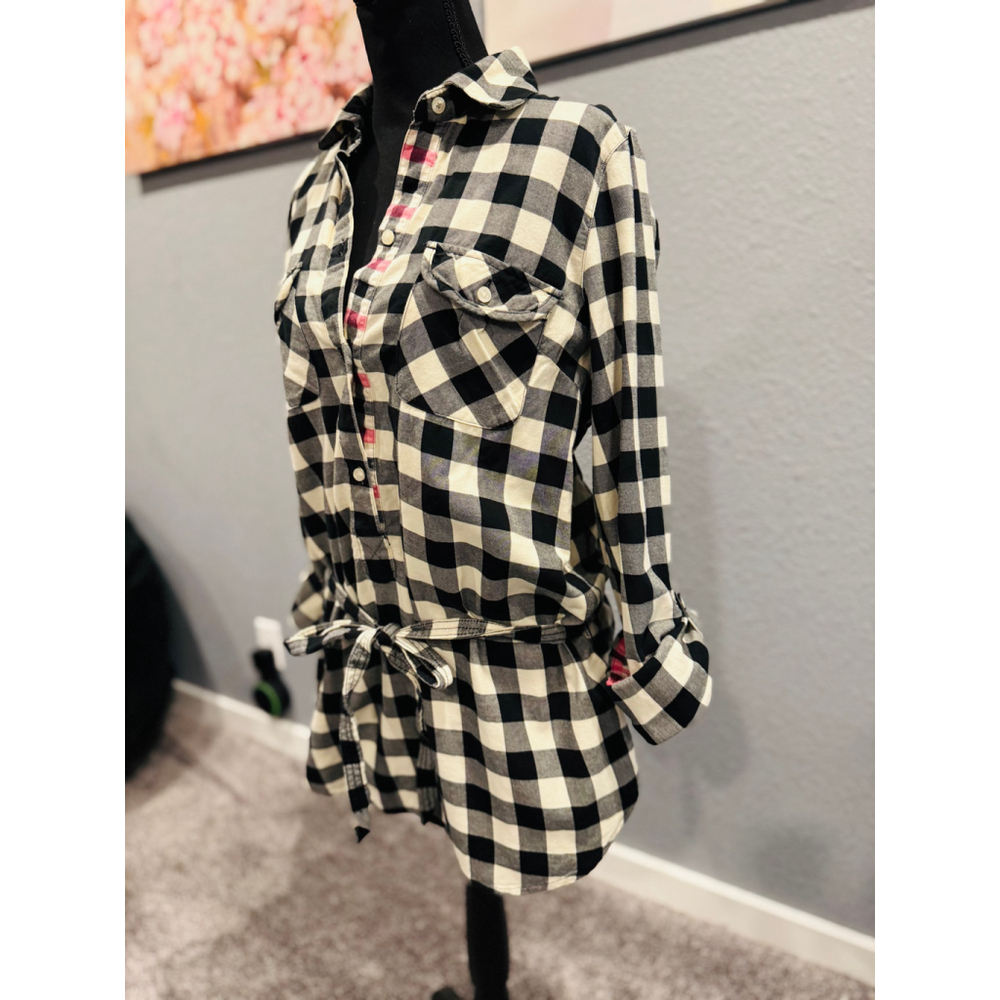 American Eagle Outfitters Women's Shirt, Size 12, Black and White - Picture 2 of 8